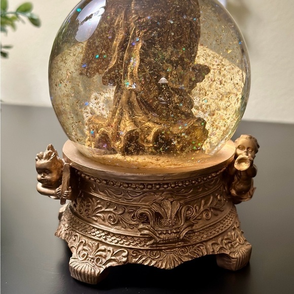 VINTAGE, NATIVITY MUSICAL GLITTER, SNOW GLOBE.COLLECTIBLE, GOLD-COLORED NATIVITY - Picture 6 of 6